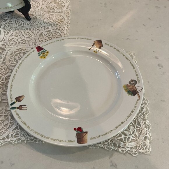 3 dinner plates of Thomson Pottery Pattern "My Garden" - Picture 4 of 5